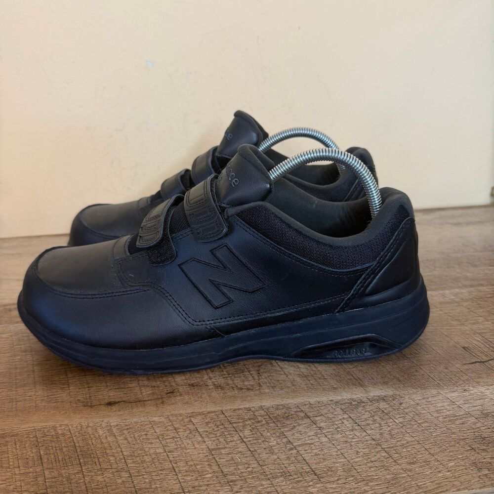 Size 11 2E Wide New Balance Men’s 813 Black Walking Shoes Hook & Loop